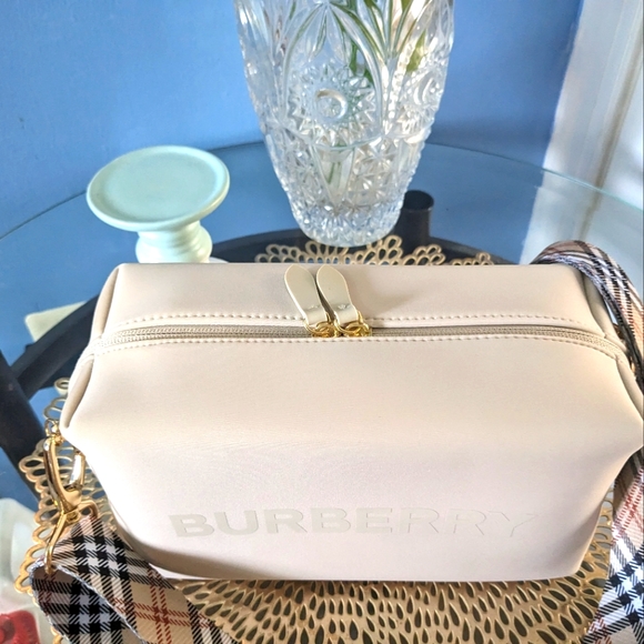 Burberry - Picture 4 of 11